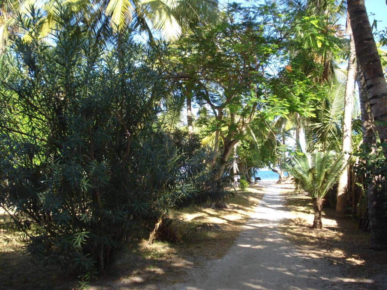 Coconut Village Beach Resort Diani Beach Exteriör bild