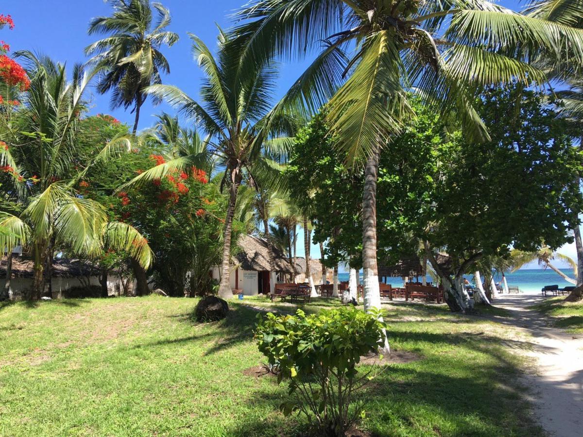 Coconut Village Beach Resort Diani Beach Exteriör bild